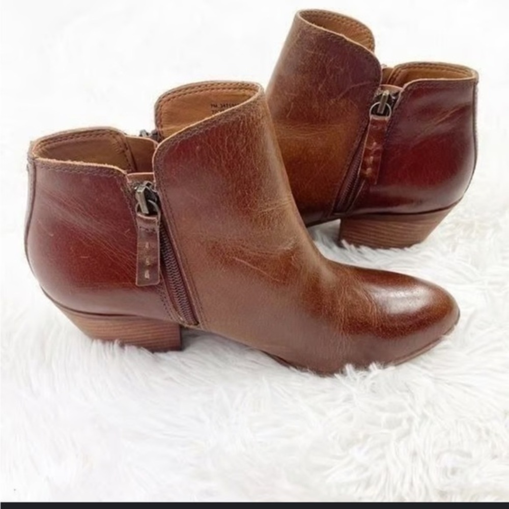 FRYE JUDITH BOOTIE IN CHESTNUT size 6.5